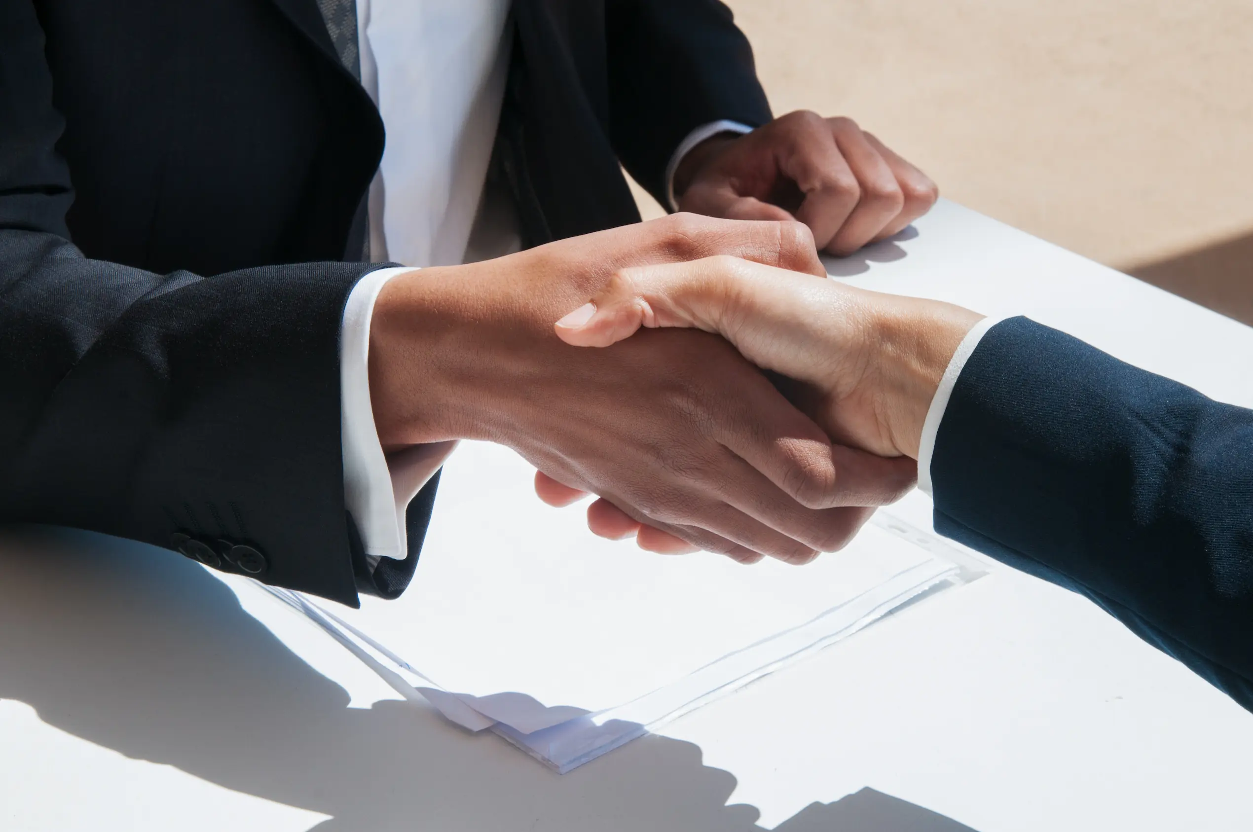 estrecho de manos de negocios